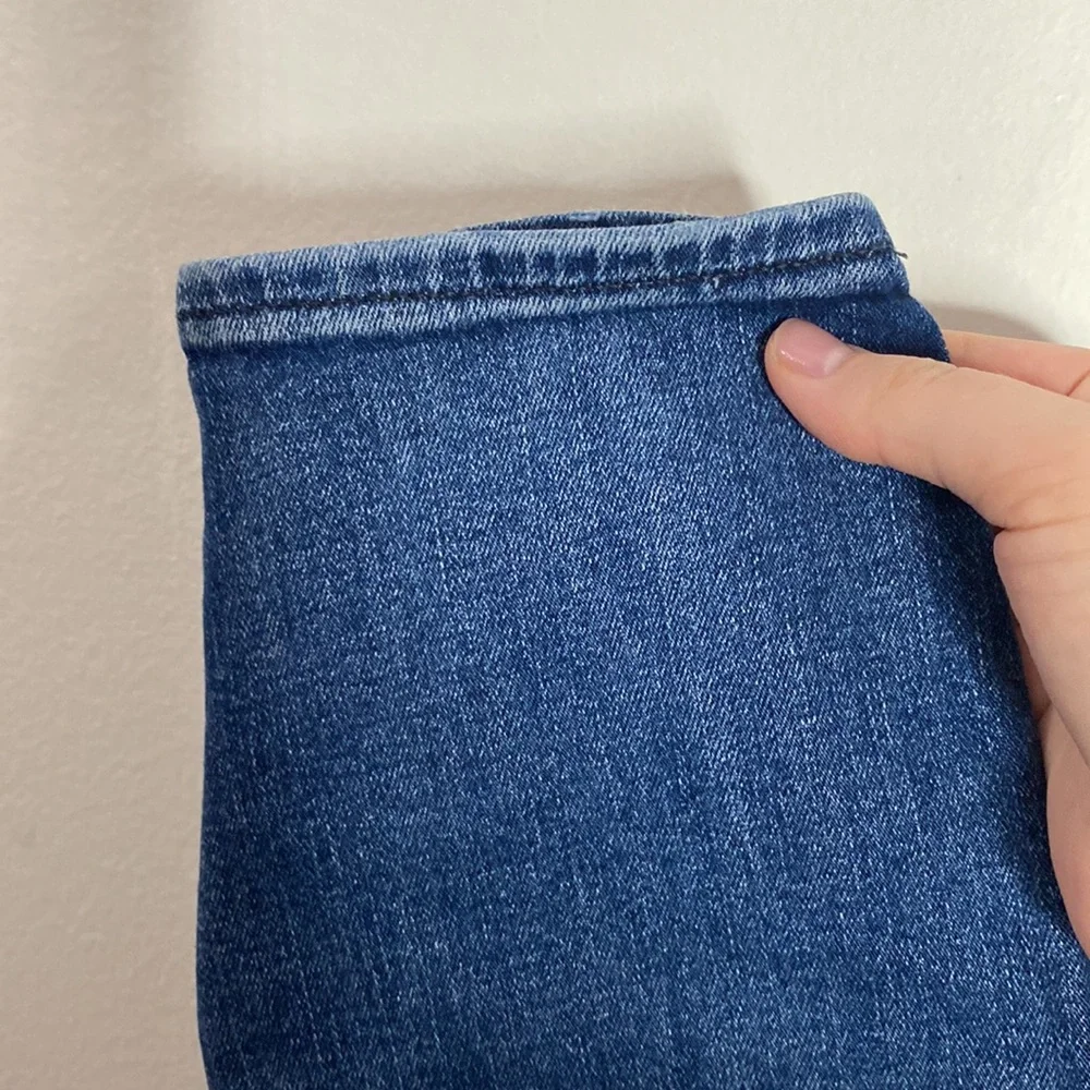 Silver Jeans Avery High Rise Double Button Skinny Jeans in indigo wash size 28
